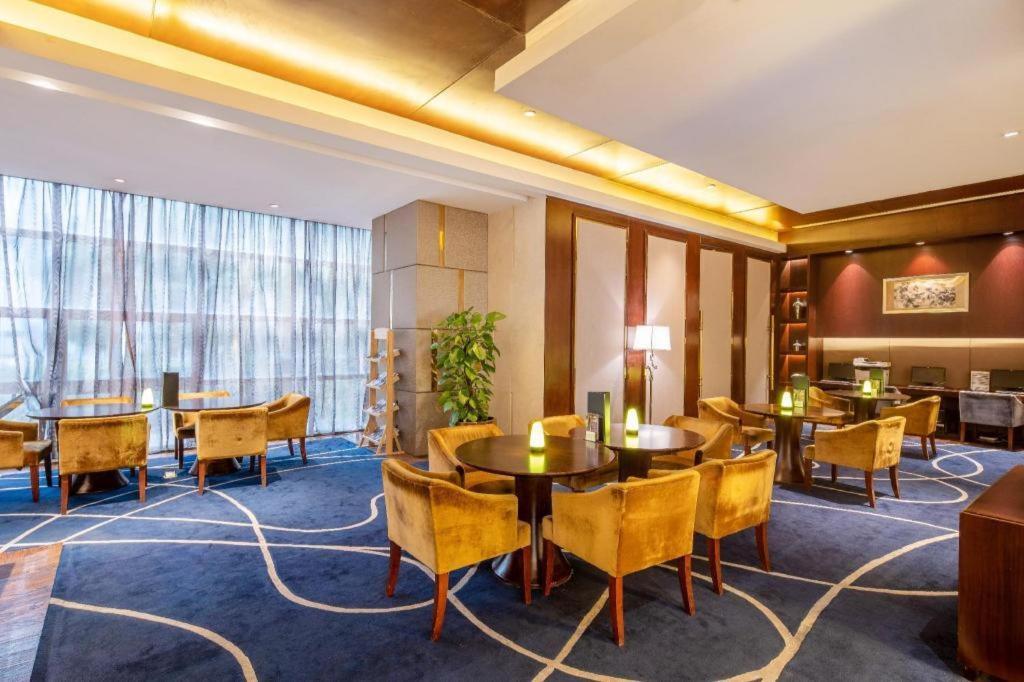 Hotel Regal Plaza & Waigaoqiao