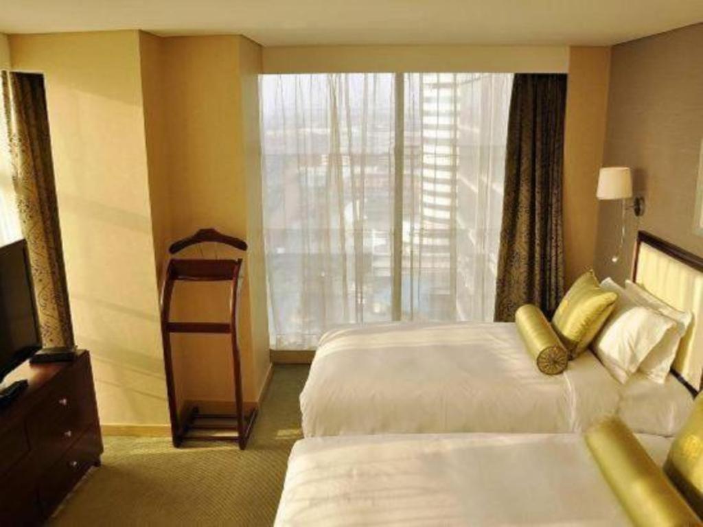 Regal Plaza & Waigaoqiao Hotel