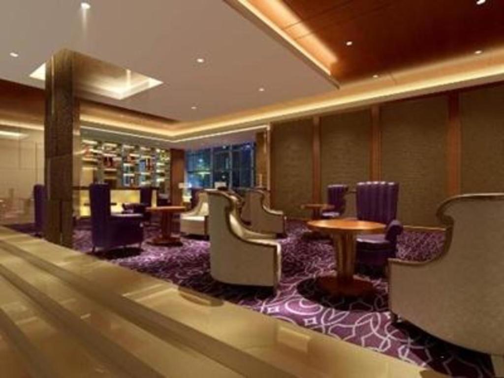Regal Plaza & Waigaoqiao 4*