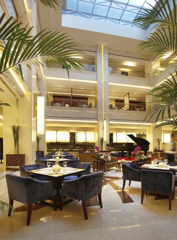 Regal Plaza & Waigaoqiao Hotel 4*