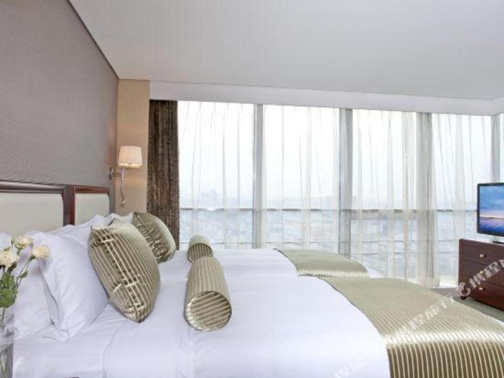 Hotel Regal Plaza & Waigaoqiao