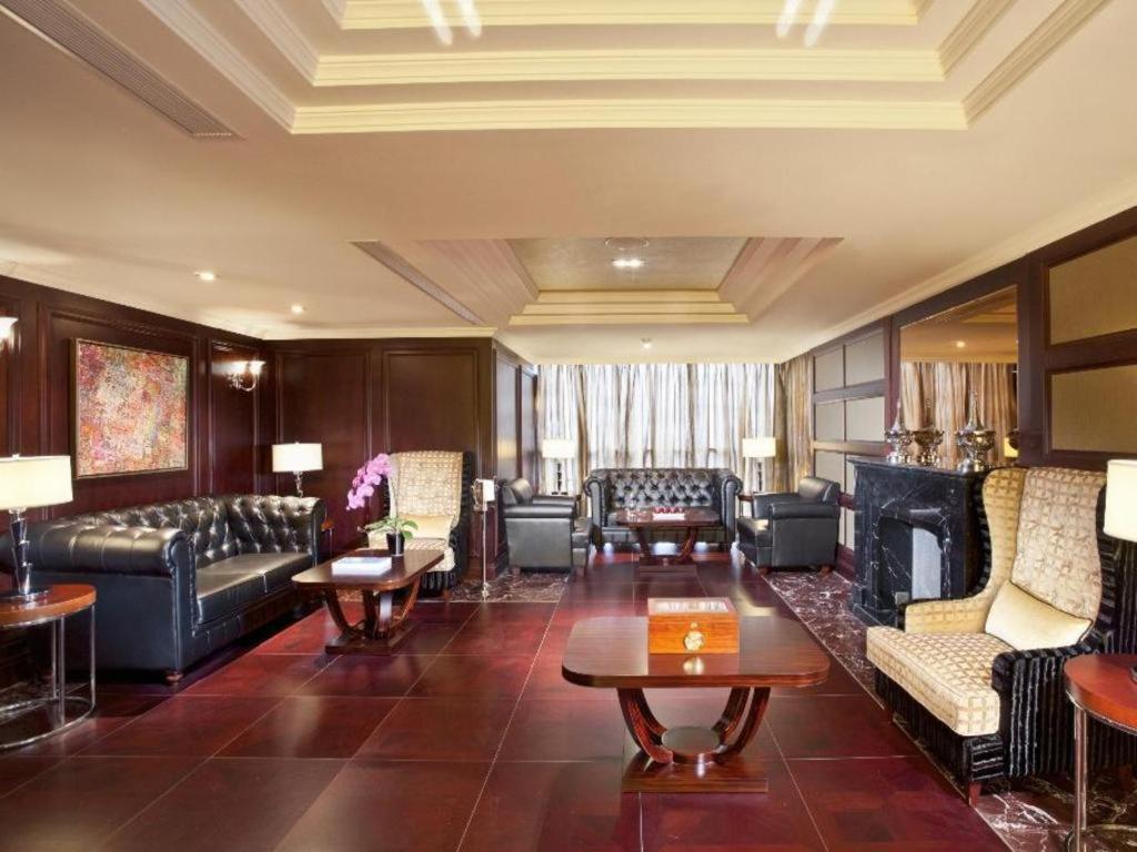 Hotel Regal Plaza & Waigaoqiao 4*