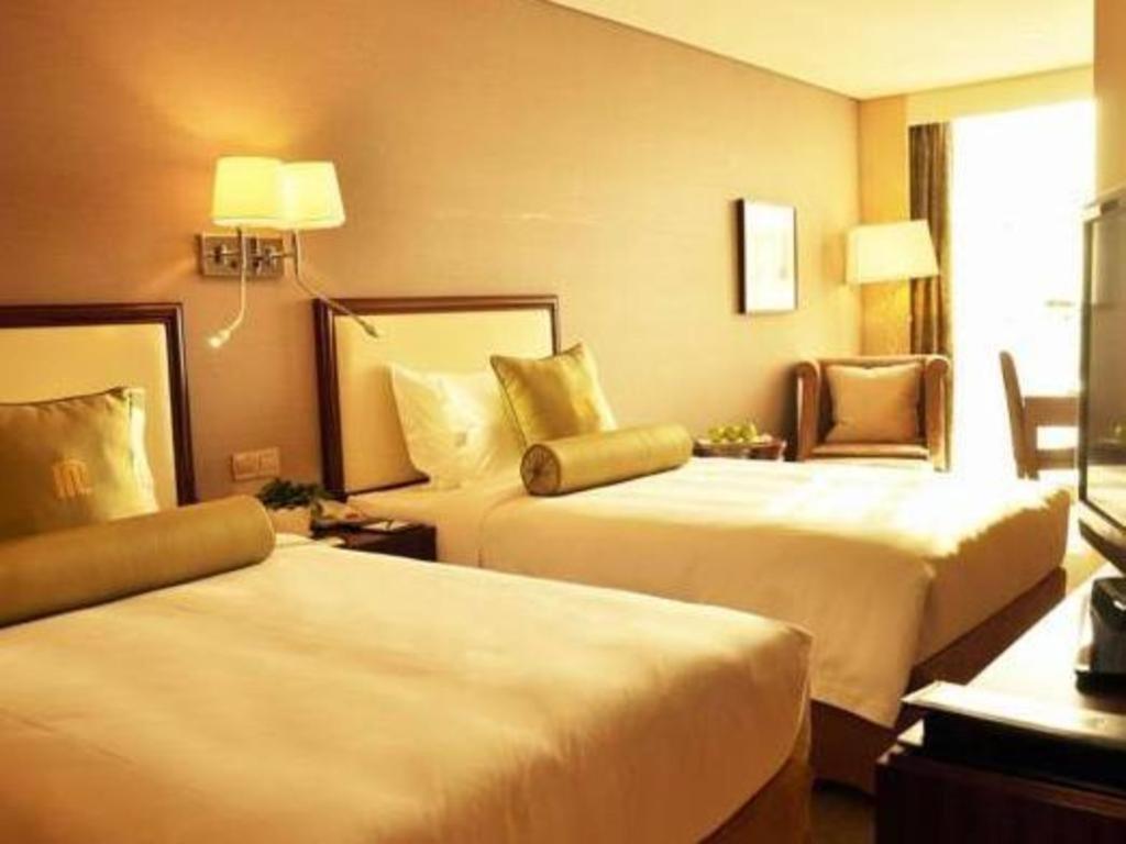 Regal Plaza & Waigaoqiao Hotel
