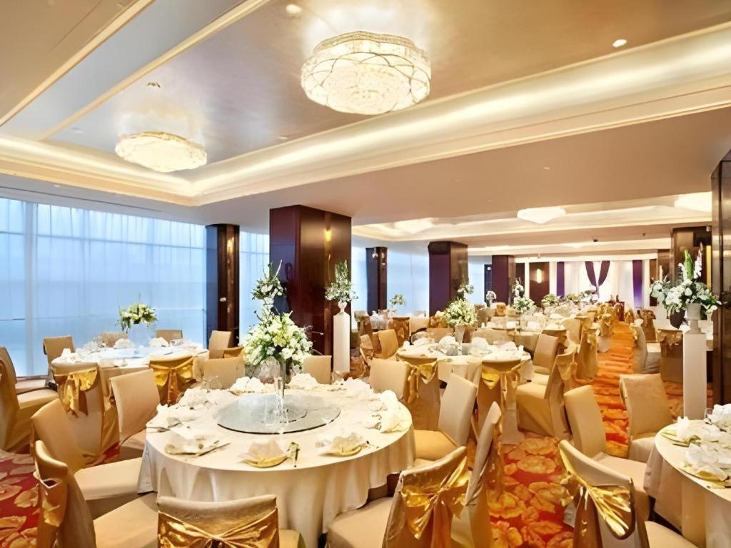 Khách sạn Regal Plaza & Waigaoqiao